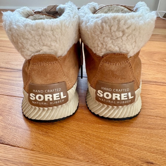 Sorel Women’s winter boot - Picture 2 of 4